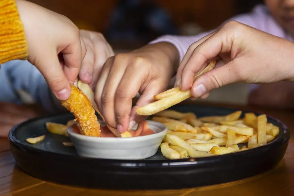 Soporte para patatas fritas en servicio de hostelería profesional
