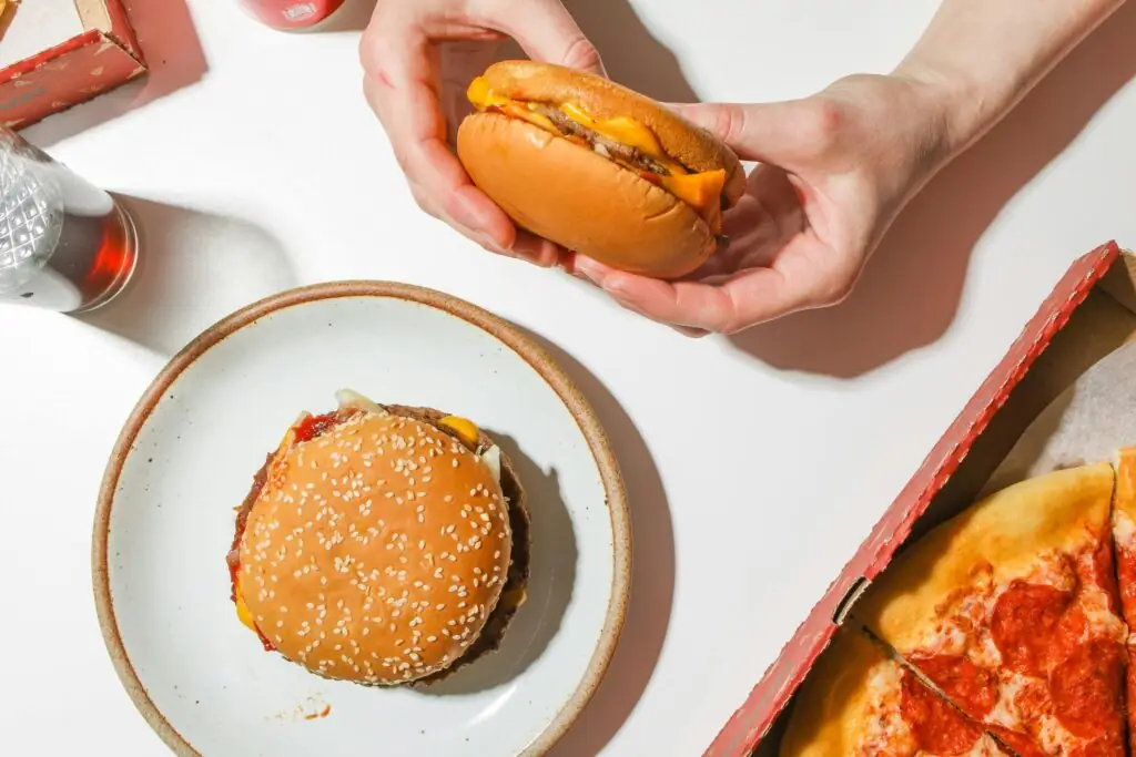 Che cos'è uno smash burger?